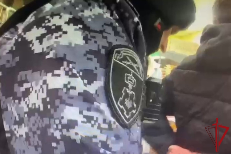 В Красногвардейском районе наряд Росгвардии задержал вооруженного ножом рецидивиста, угрожавшего контролеру магазина
