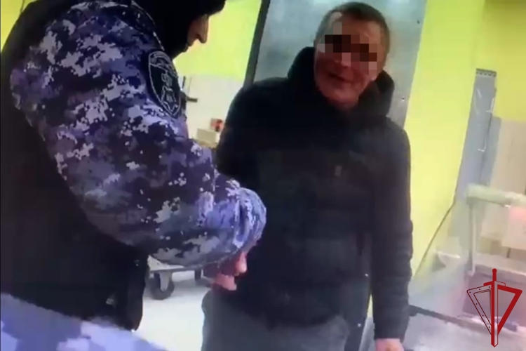 В Красногвардейском районе наряд Росгвардии задержал вооруженного ножом рецидивиста, угрожавшего контролеру магазина