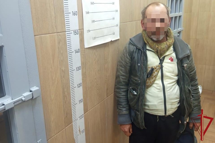 Петербургские росгвардейцы задержали дебошира, нанесшего серьезные травмы пенсионерке возле церкви во Фрунзенском районе