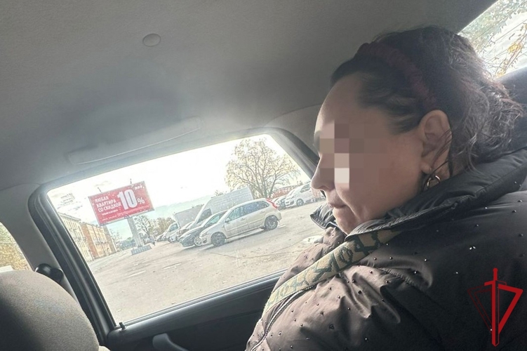 В Красногвардейском районе наряд Росгвардии задержал гражданку, устроившую погром в номере отеля