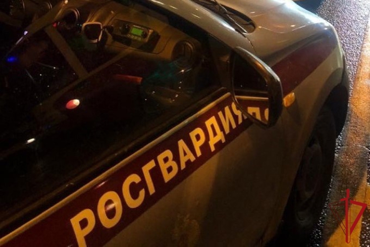 Росгвардейцы стали очевидцами серьезной аварии на КАД у Кронштадта и вызвали на место спасателей
