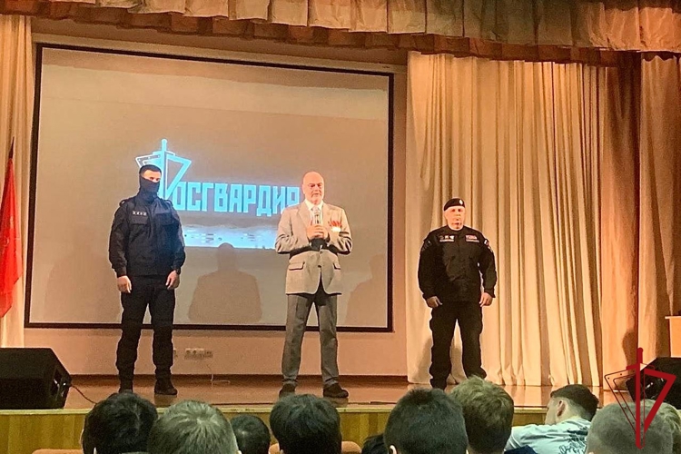 Сотрудники и ветераны ОМОН «Балтика» и СОБР «Гранит» провели встречу со студентами