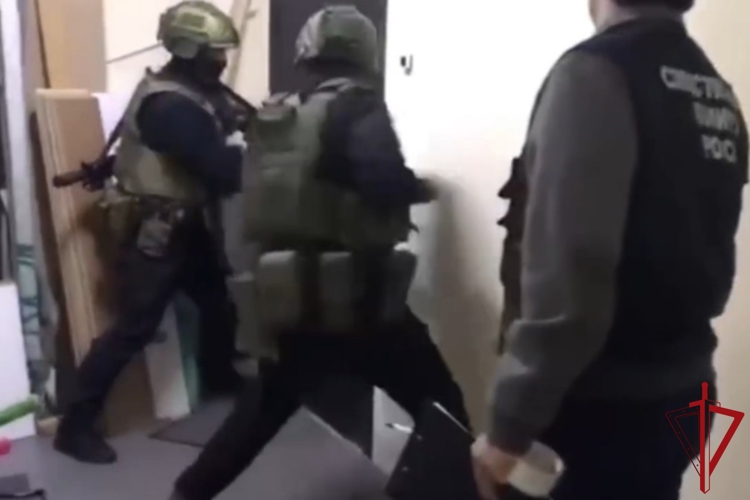 При силовой поддержке ОМОН и СОБР ГУ Росгвардии задержаны сотрудники жилищного агентства, похищавшие бюджетные деньги