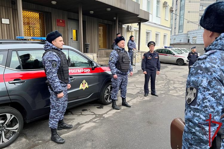 В филиалах вневедомственной охраны проходят Дни открытых дверей для военнослужащих, проходящих военную службу по призыву