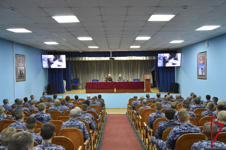 Представители Главного управления Росгвардии провели агитационное собрание с военнослужащими специального моторизованного Измайловского полка