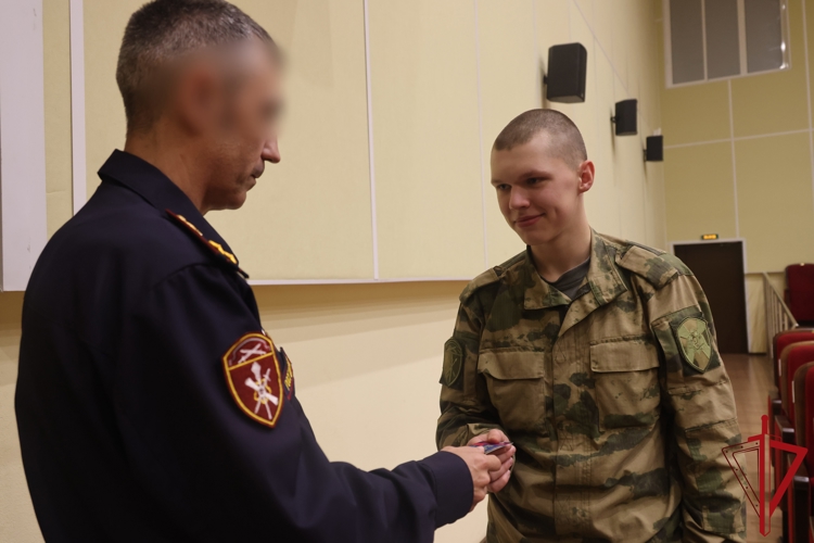 Представители ГУ Росгвардии провели агитационную встречу с военнослужащими, проходящими службу по призыву