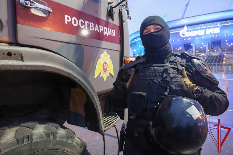 Cотрудники и военнослужащие Росгвардии приняли участие в обеспечении правопорядка во время футбольного матча РПЛ 