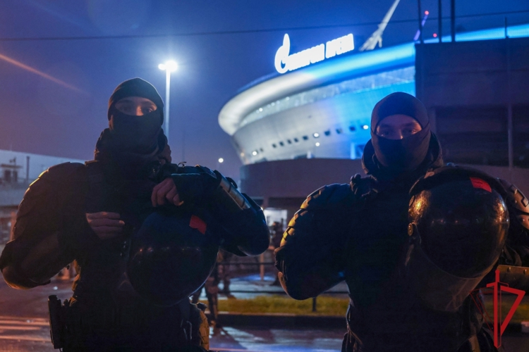 Cотрудники и военнослужащие Росгвардии приняли участие в обеспечении правопорядка во время футбольного матча РПЛ 