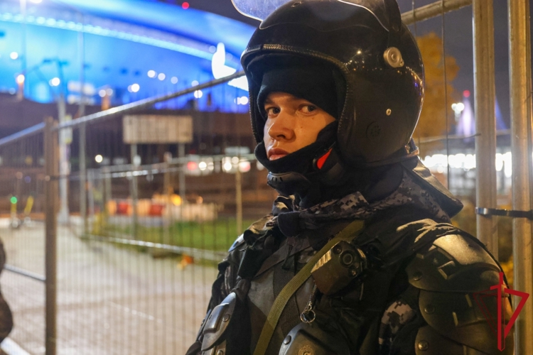 Cотрудники и военнослужащие Росгвардии приняли участие в обеспечении правопорядка во время футбольного матча РПЛ 