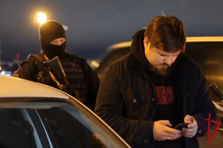 В Петроградском районе сотрудники Росгвардии оказали содействие полиции при проведении масштабного профилактического рейда