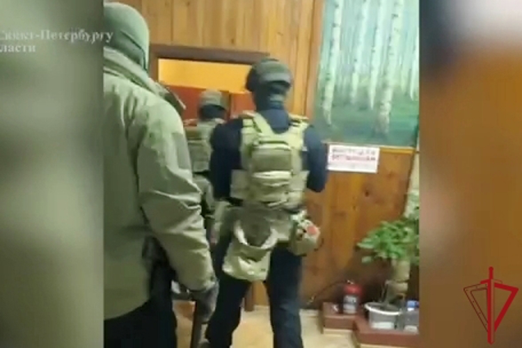 В Ленобласти при содействии сотрудников СОБР Росгвардии пресечена противоправная деятельность группы лиц, действовавшей в сфере лесопользования