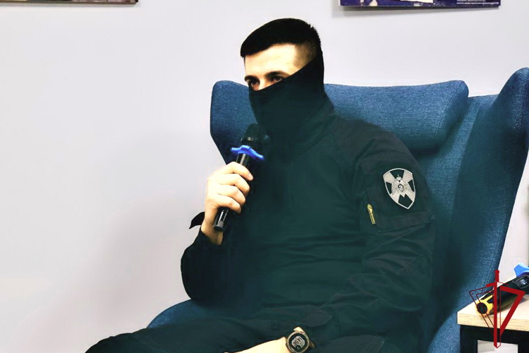 Накануне Дня призывника представители транспортного ОМОН Росгвардии провели встречу с молодежью Московского района