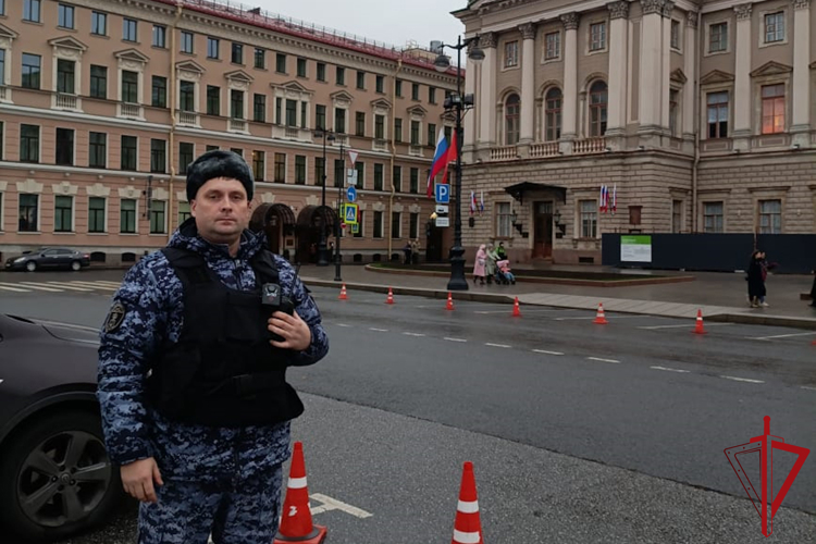  Сотрудники и военнослужащие Росгвардии приняли участие в обеспечении правопорядка при проведении мероприятий, посвященных Дню народного единства