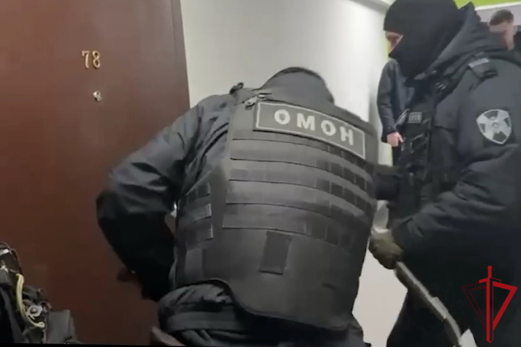 При содействии сотрудников ОМОН Росгвардии пресечена деятельность лиц, занимавшихся организацией незаконной миграции