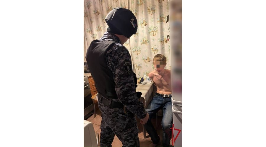 В Невском районе сотрудники Росгвардии задержали местного жителя, ударившего ножом отца во время ссоры
