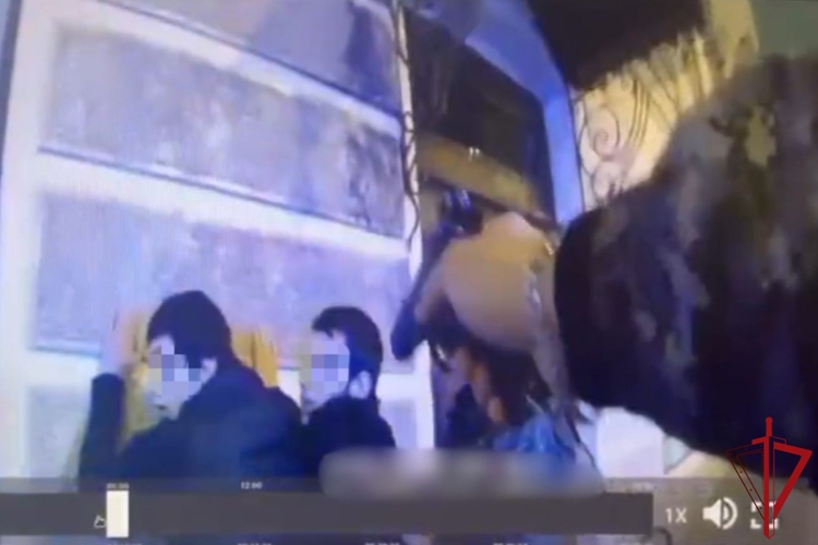 В Центральном районе сотрудники Росгвардии задержали стрелка, ранившего в руку посетителя бара