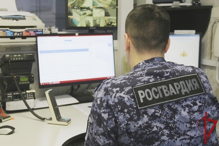 В Московском районе наряд Росгвардии задержал находившуюся в розыске правонарушительницу  