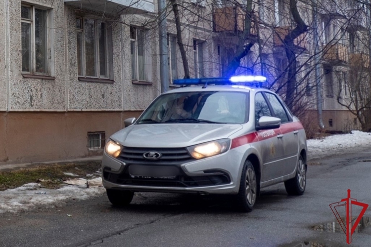 В Красносельском районе наряд Росгвардии задержал правонарушителя, проникшего в детский магазин
