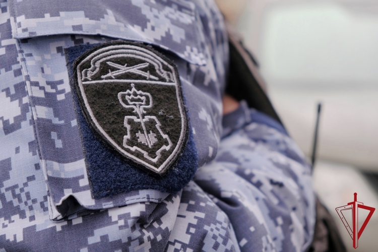В Красногвардейском районе наряд Росгвардии по горячим следам задержал участников уличного конфликта, избивших мужчину