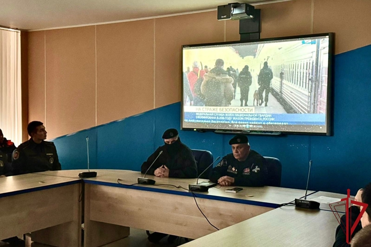 Представители ОМОН «Балтика» провели встречу с учащимися колледжа