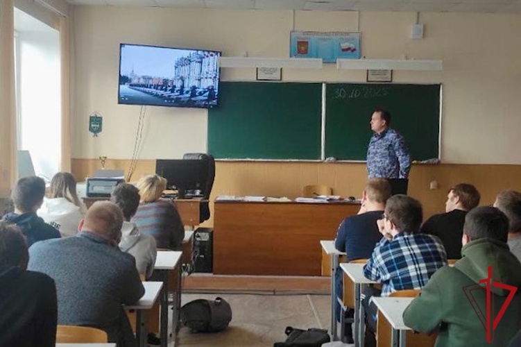 В Приозерском и Киришском районах представители Росгвардии провели уроки мужества, посвященные Дню народного единства