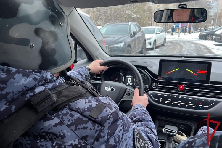 В Колпинском районе сотрудники Росгвардии обнаружили ребенка, который убежал от бабушки