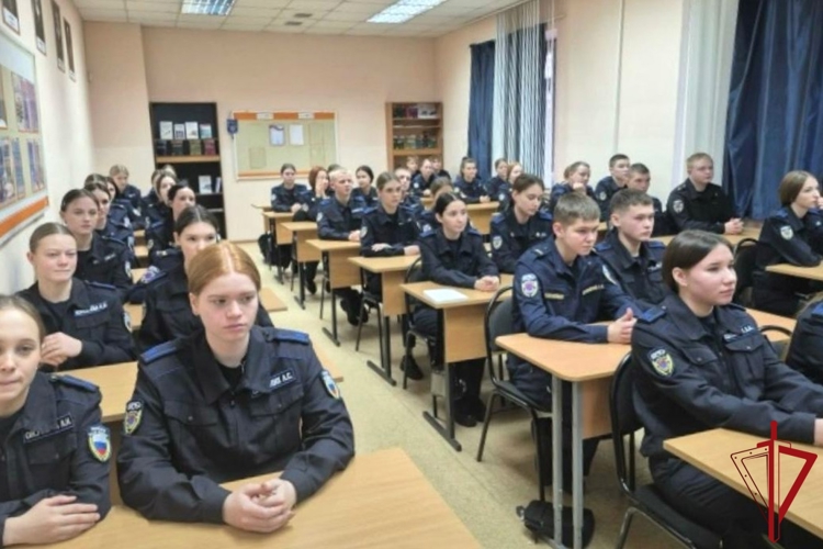 Представительница Росгвардии провела встречу с учащимися правоохранительного колледжа
