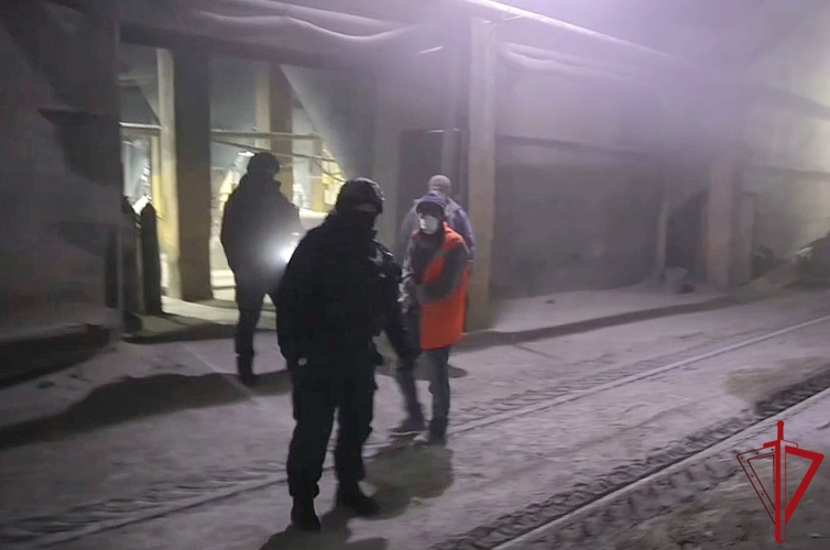 Сотрудники ОМОН Росгвардии оказали содействие другим правоохранителям в проведении профилактического рейда по проверке соблюдения миграционного законодательства