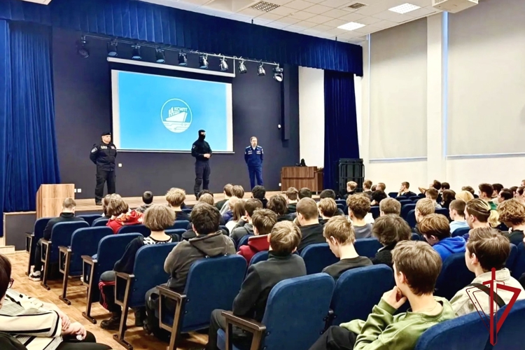 В Петербурге представители ОМОН «Балтика» Росгвардии провели встречу со студентами