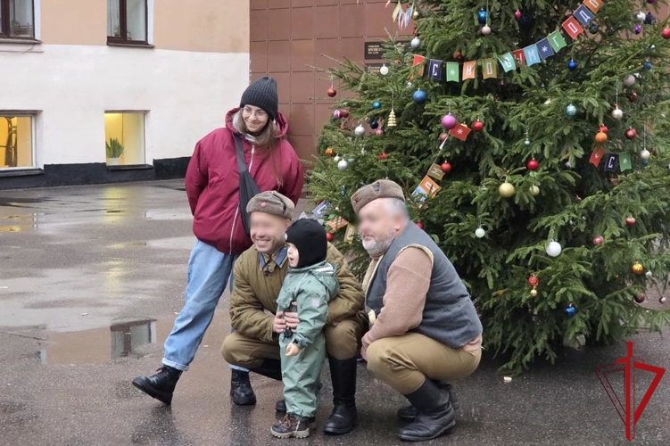 В ОМОН «Бастион» Росгвардии организовали для юных петербуржцев новогодний праздник