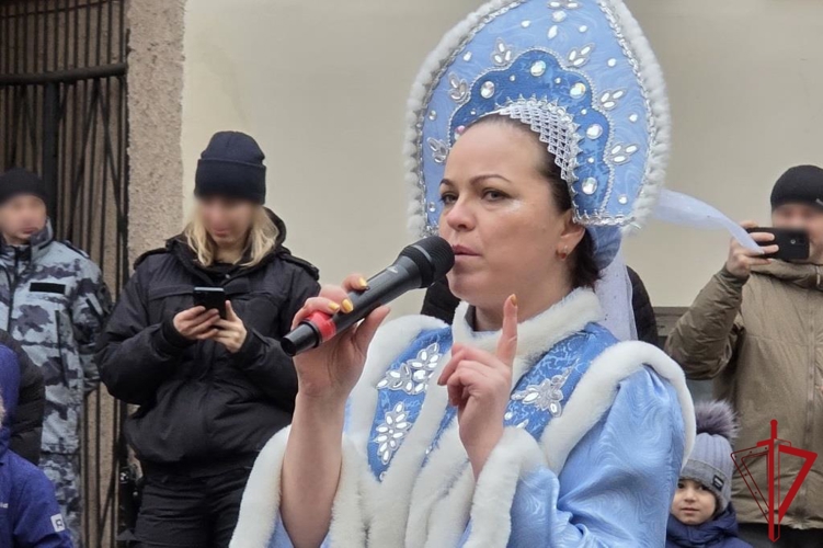В ОМОН «Бастион» Росгвардии организовали для юных петербуржцев новогодний праздник