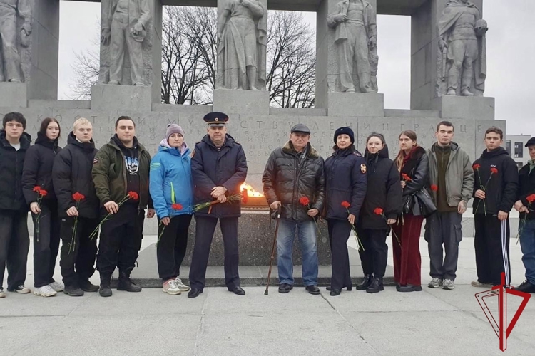 В Санкт-Петербурге и Ленобласти представители Росгвардии почтили память павших защитников Отечества