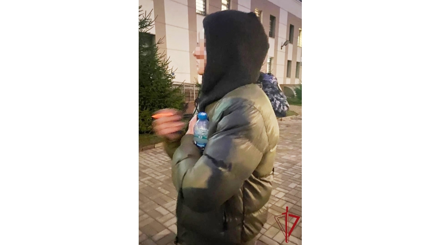 В Красногвардейском районе наряд Росгвардии задержал гражданку, ударившую ножницами своего мужа и пытавшуюся скрыться