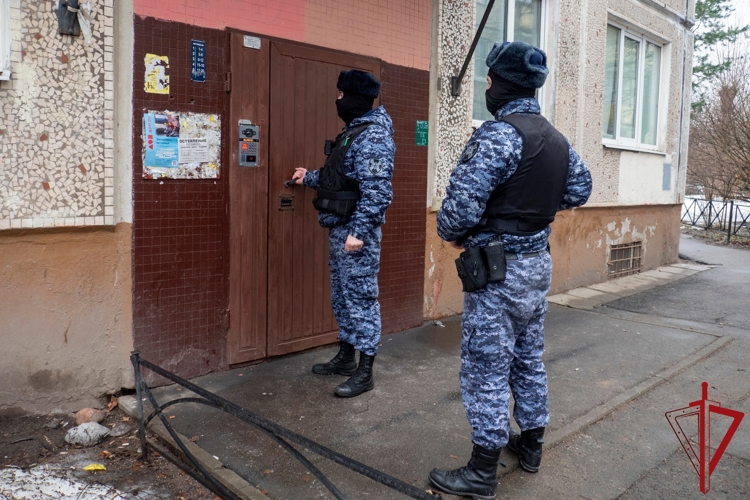 В Красногвардейском районе сотрудники Росгвардии задержали гражданина, нанесшего травмы своей матери в ходе бытовой ссоры