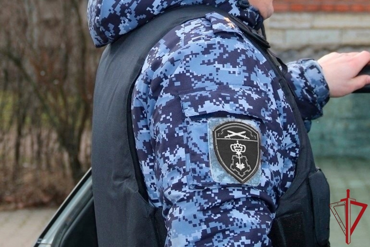 В Выборгском районе сотрудники Росгвардии задержали правонарушительницу, устроившую погром в супермаркете