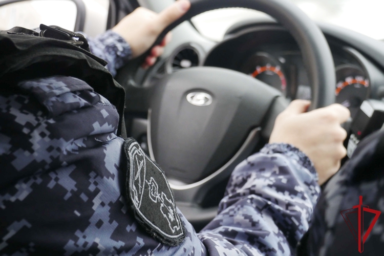 В Выборгском районе сотрудники Росгвардии задержали правонарушителя, находящегося в федеральном розыске