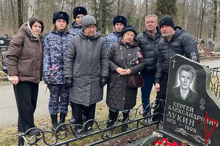 Сотрудники Росгвардии почтили память коллеги, погибшего при исполнении служебного долга