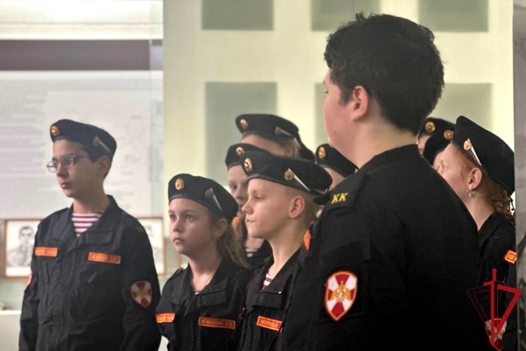 В преддверии Дня Героев Отечества учащиеся подшефных кадетских классов Росгвардии посетили музей ОМОН «Бастион»