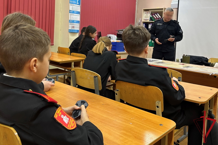 В Санкт-Петербурге Дед Мороз специального назначения поздравил кадетов подшефного класса с наступающим Новым годом