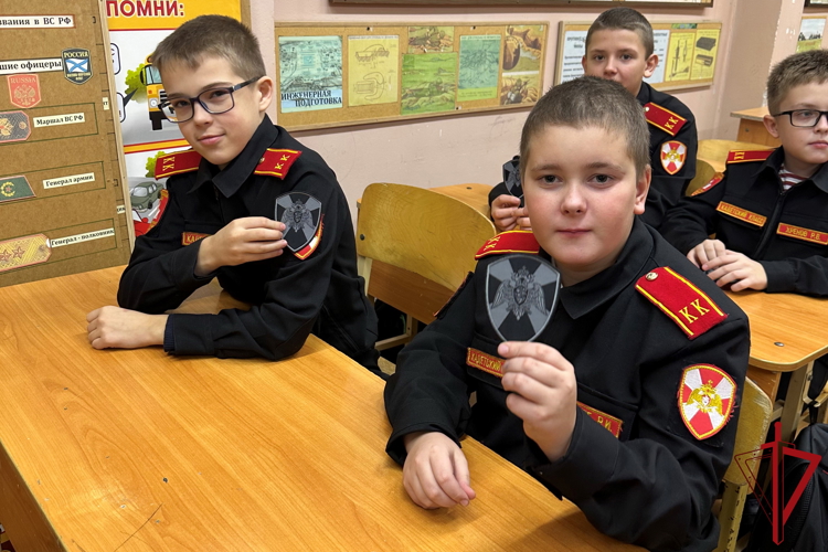 В Санкт-Петербурге Дед Мороз специального назначения поздравил кадетов подшефного класса с наступающим Новым годом