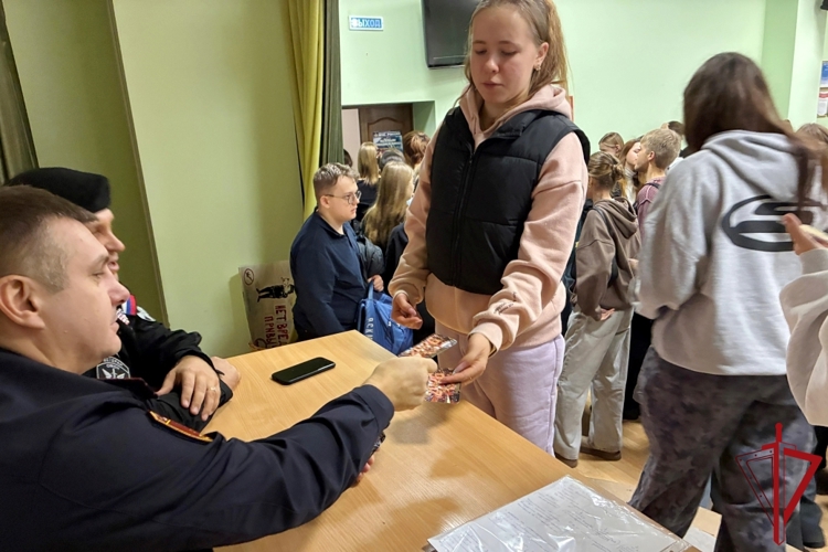 Представители Росгвардии провели лекции с учащимися колледжа по профилактике вербовки несовершеннолетних
