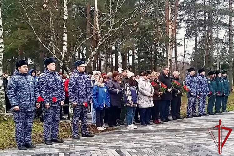 В Санкт-Петербурге и Ленобласти представители Росгвардии почтили память павших защитников Отечества