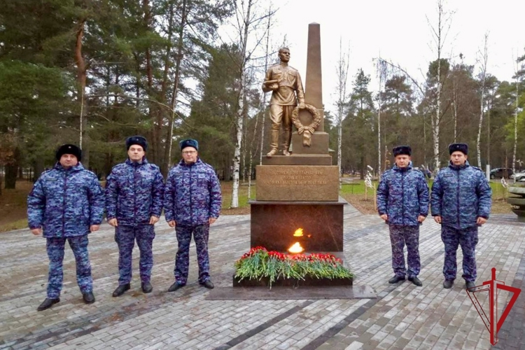 В Санкт-Петербурге и Ленобласти представители Росгвардии почтили память павших защитников Отечества