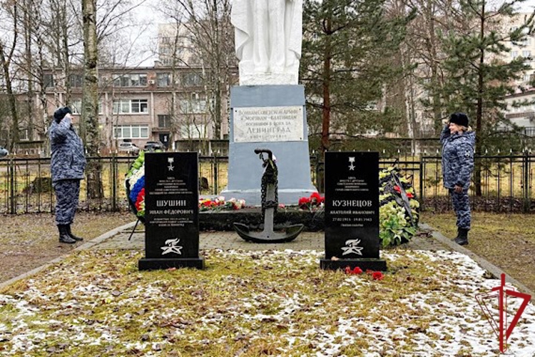 В Санкт-Петербурге и Ленобласти представители Росгвардии приняли участие в торжественно-траурных мероприятиях, посвященных Дню героев Отечества