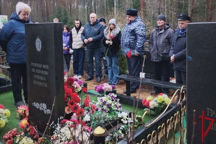 В Санкт-Петербурге представители Росгвардии почтили память сослуживцев, погибших при исполнении служебного долга