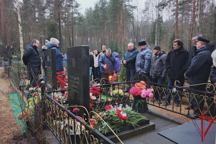 В Санкт-Петербурге представители Росгвардии почтили память сослуживцев, погибших при исполнении служебного долга