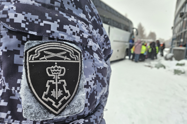 В Петербурге сотрудники Росгвардии обеспечивают безопасность во время проведения Губернаторской ёлки