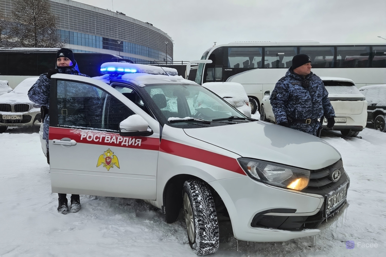В Петербурге сотрудники Росгвардии обеспечивают безопасность во время проведения Губернаторской ёлки
