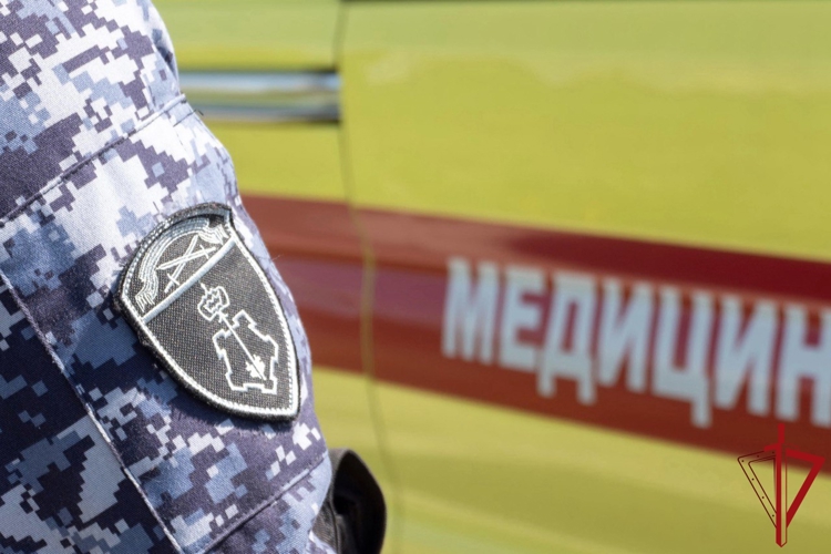 В Невском районе наряд Росгвардии задержал женщину, напавшую на бригаду скорой помощи