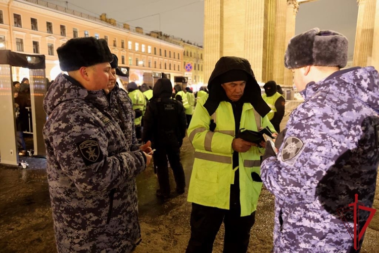 В Санкт-Петербурге и Ленобласти сотрудники и военнослужащие Росгвардии обеспечили правопорядок в Рождество Христово